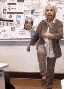 old-lady-dancing.gif