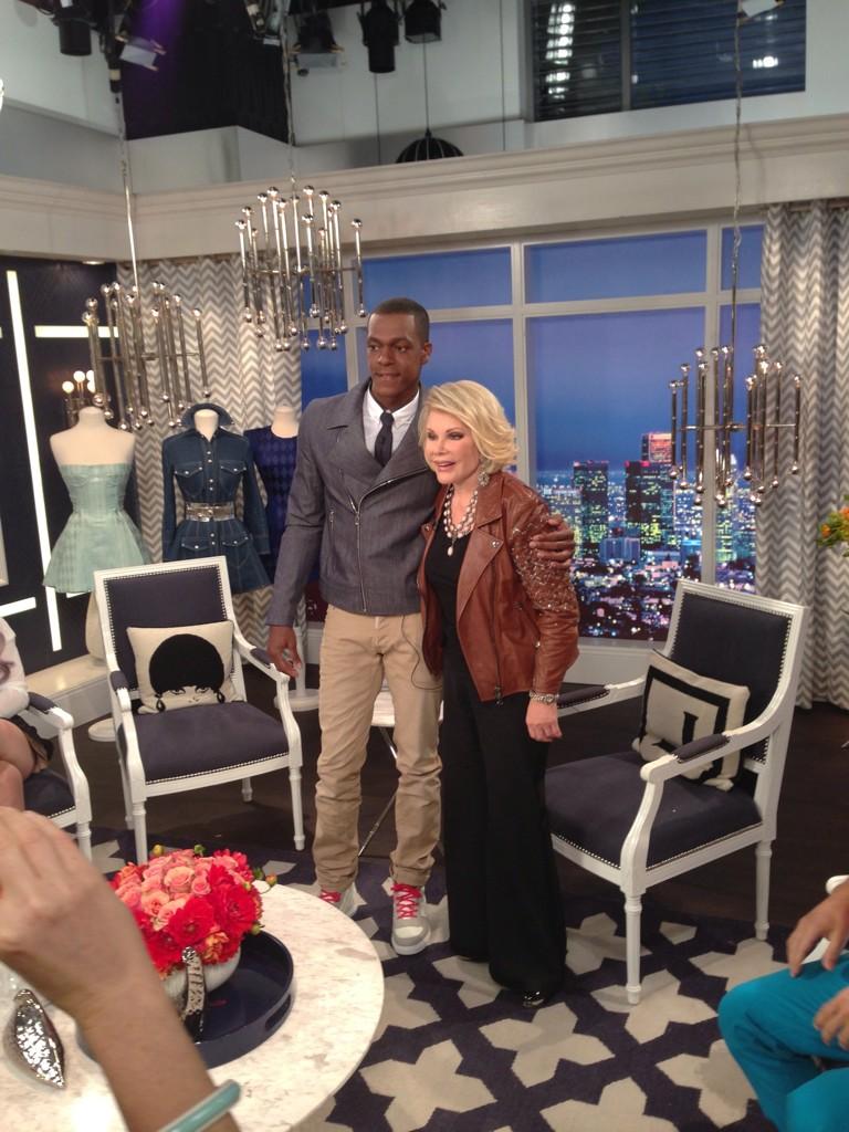 BwyEolyIYAACWmJ.jpg:large