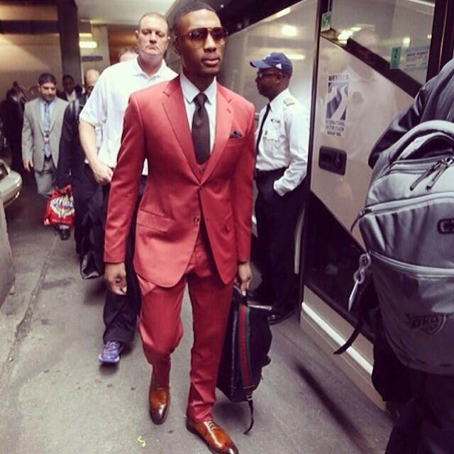 BgogSROCAAAKpkT.jpg:large