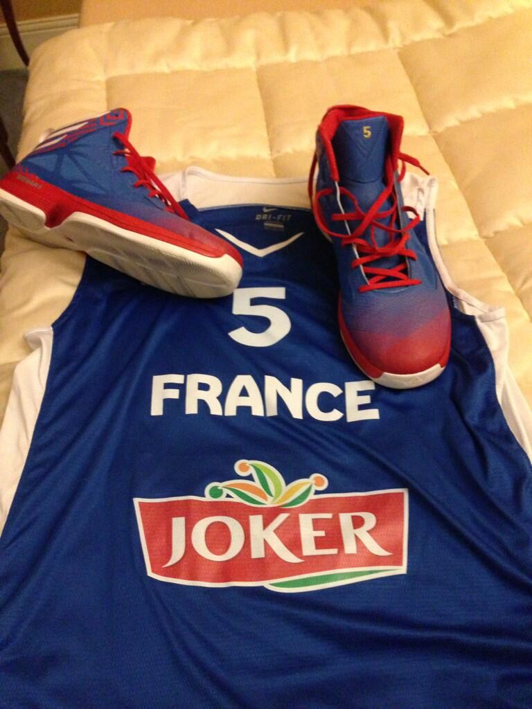 BRPT1DdCUAAEE6o.jpg:large