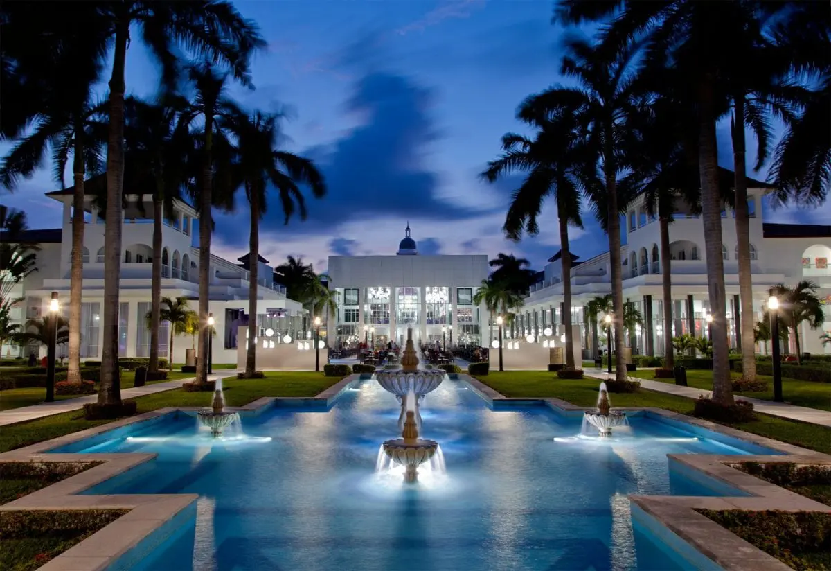 Riu-Palace-Mexico-Large-e1527895957895.jpg