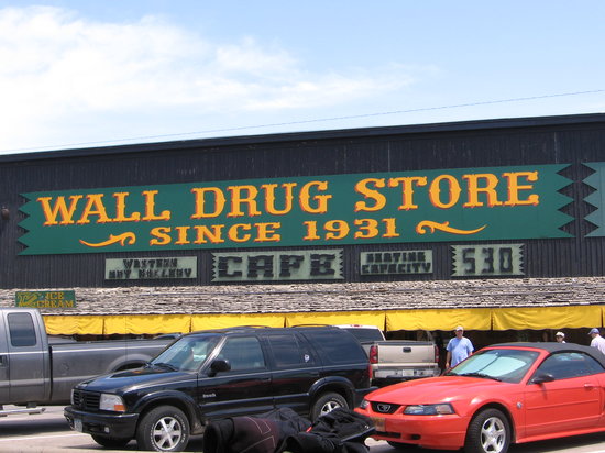 wall-drug-in-wall-south.jpg