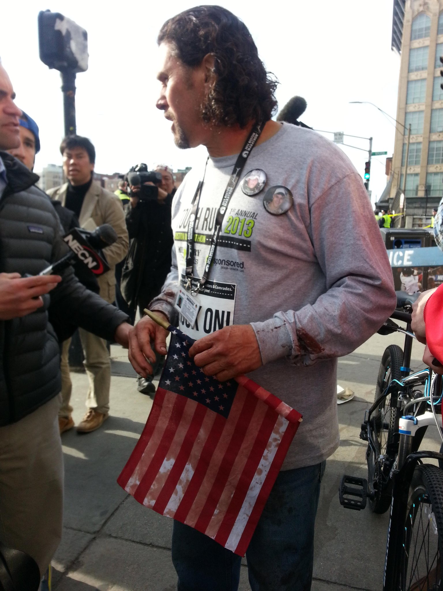 BH6_HSWCMAAwo08.jpg:large