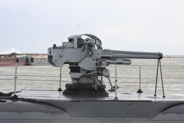 uss_cod_deck_gun_by_swiftflyer.jpg