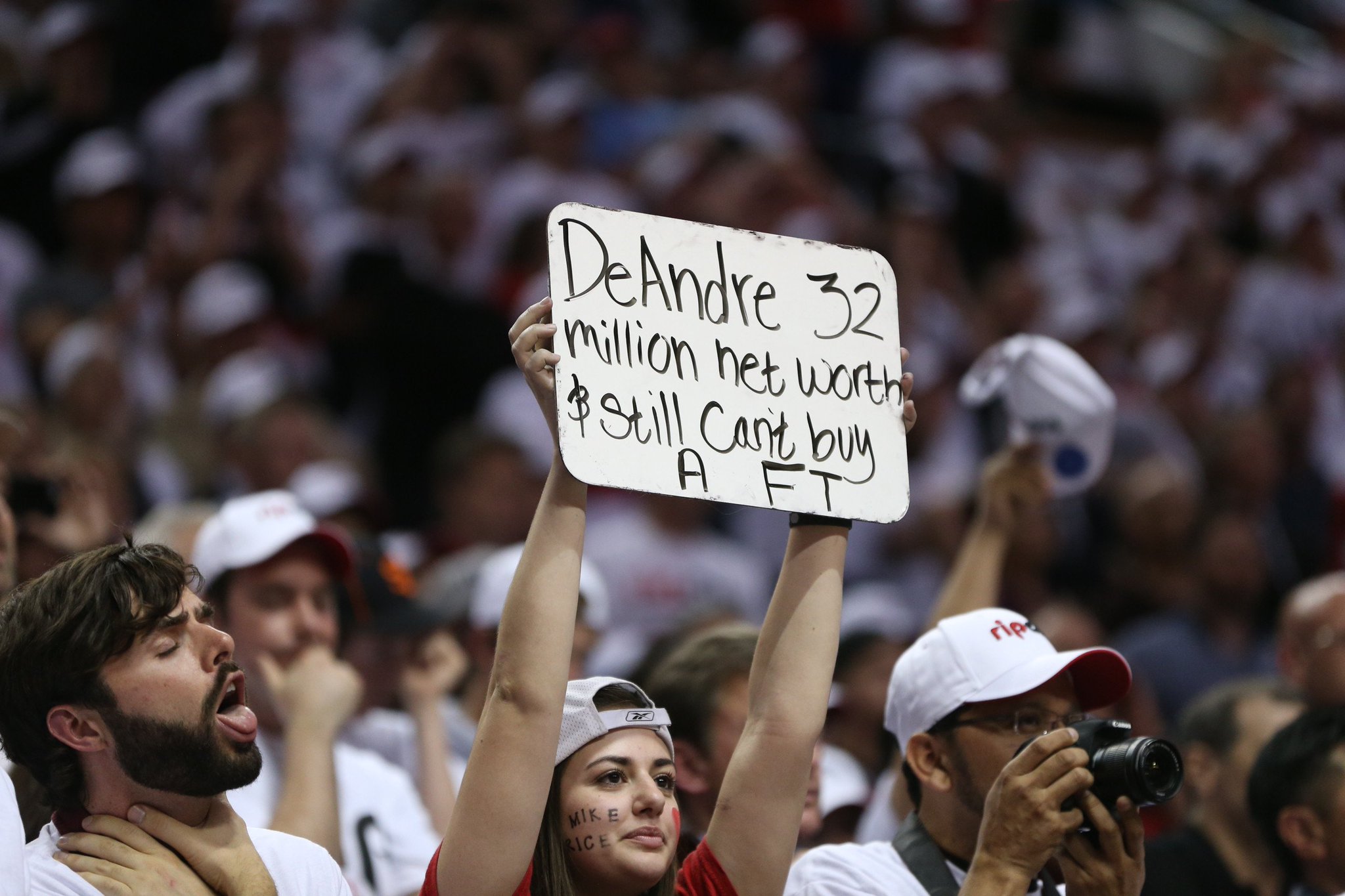 CgyTuYWUgAEwtc3.jpg:large