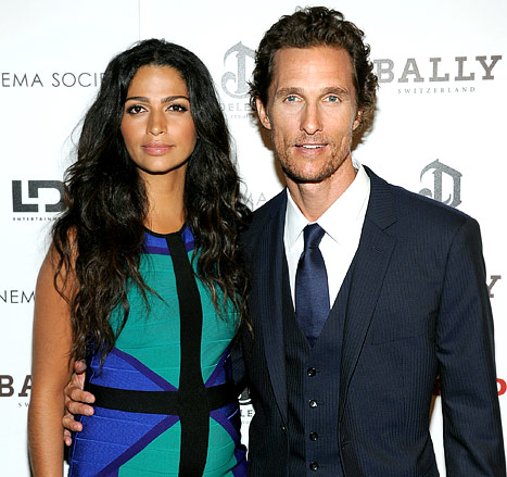 1352997654_camila-alves-matthew-mcconaughey-467.jpg