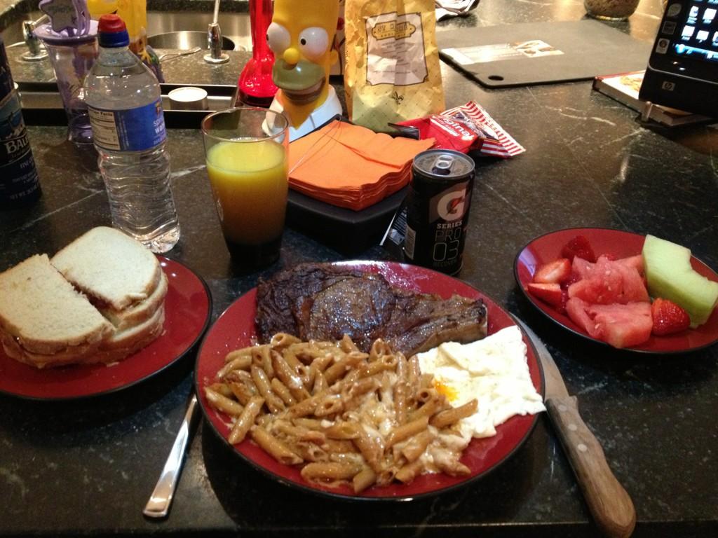 A4QStJYCAAAvGl6.jpg:large