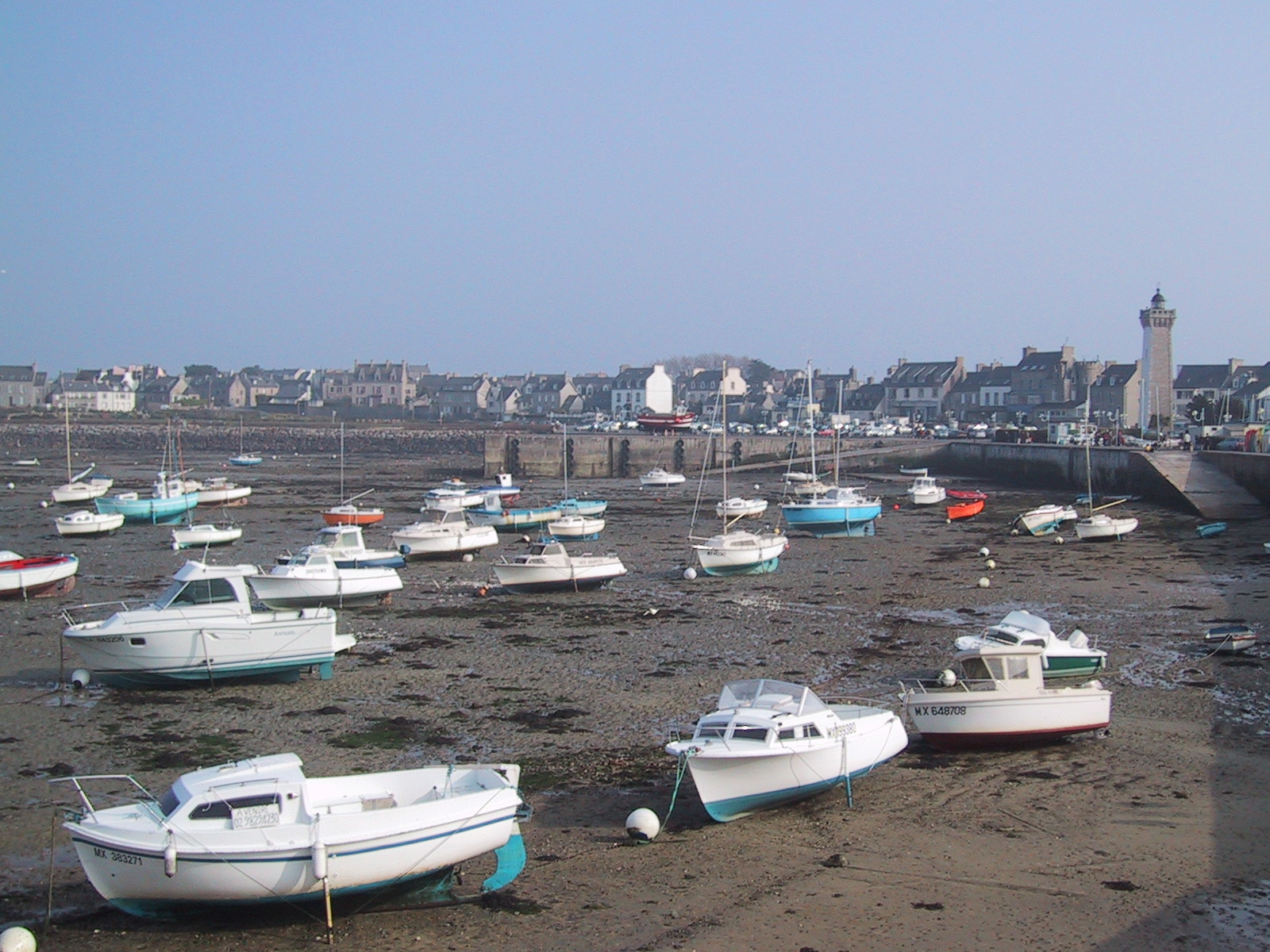 Low_tide_in_Brittany.jpg