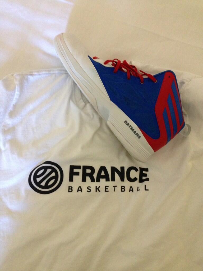 BQamxUiCAAA_KwY.jpg:large