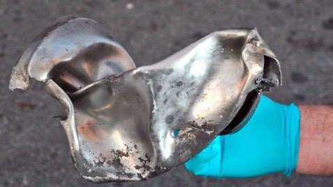 ht_boston_marathon_bomb_parts_metal_piece_hand_thg_130417_wblog.jpg