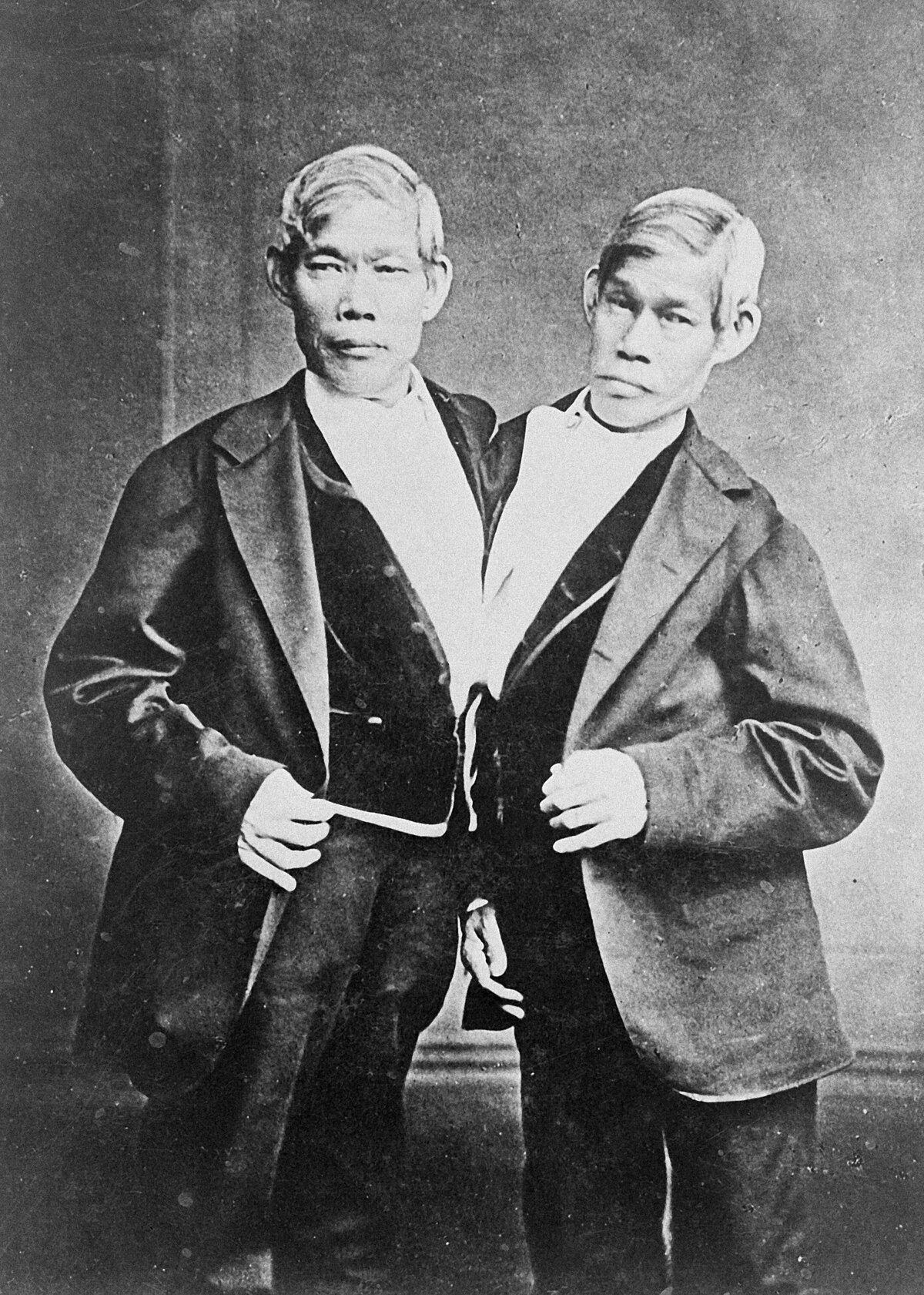 1200px-ChangandEng.jpg