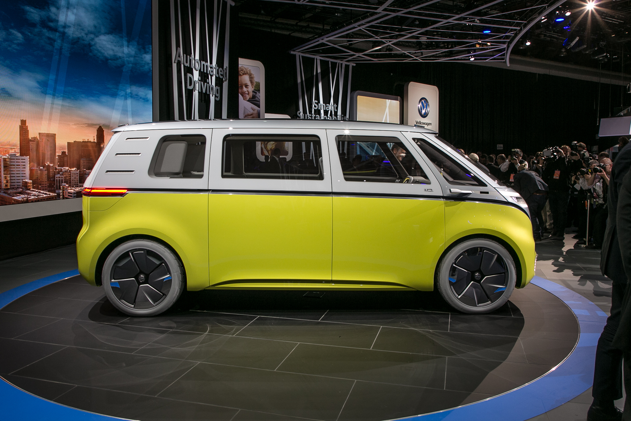 Volkswagen-ID-BUZZ-concept-side-02-2.jpg