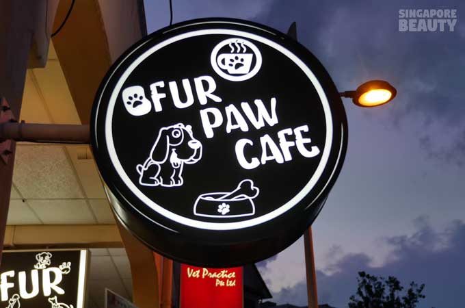 ofur-dog-cafe-signboard.jpg