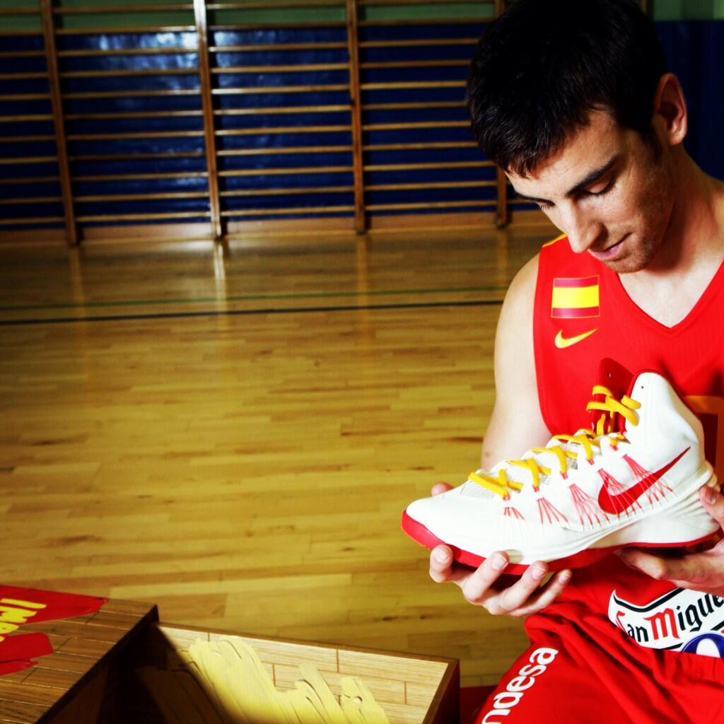 BR3tgvQCMAESD3L.jpg:large