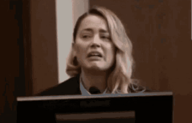 amber-heard-fake-crying.gif