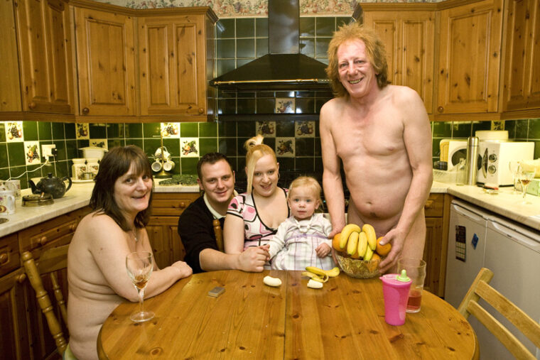 Bad-Family-Photo-Nudists.jpg