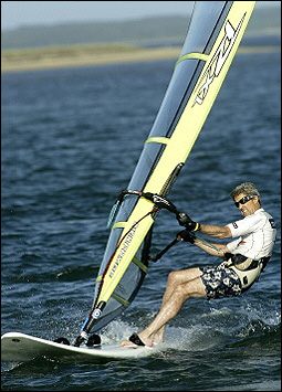 kerry_windsurfing_kampania_wybory.jpeg