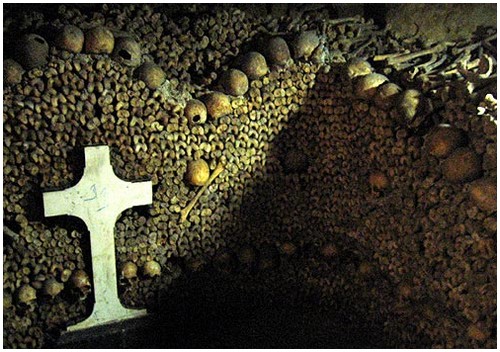 Paris-catacombs-1.jpg