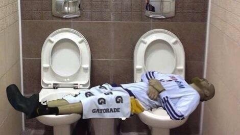 chris-kaman-sleeping-toilet.jpg