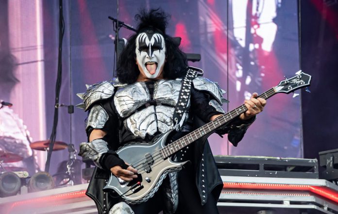 Gene-Simmons-of-Kiss-696x442.jpg