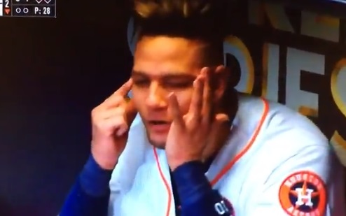 yuli-gurriel-eye-gesture.jpg