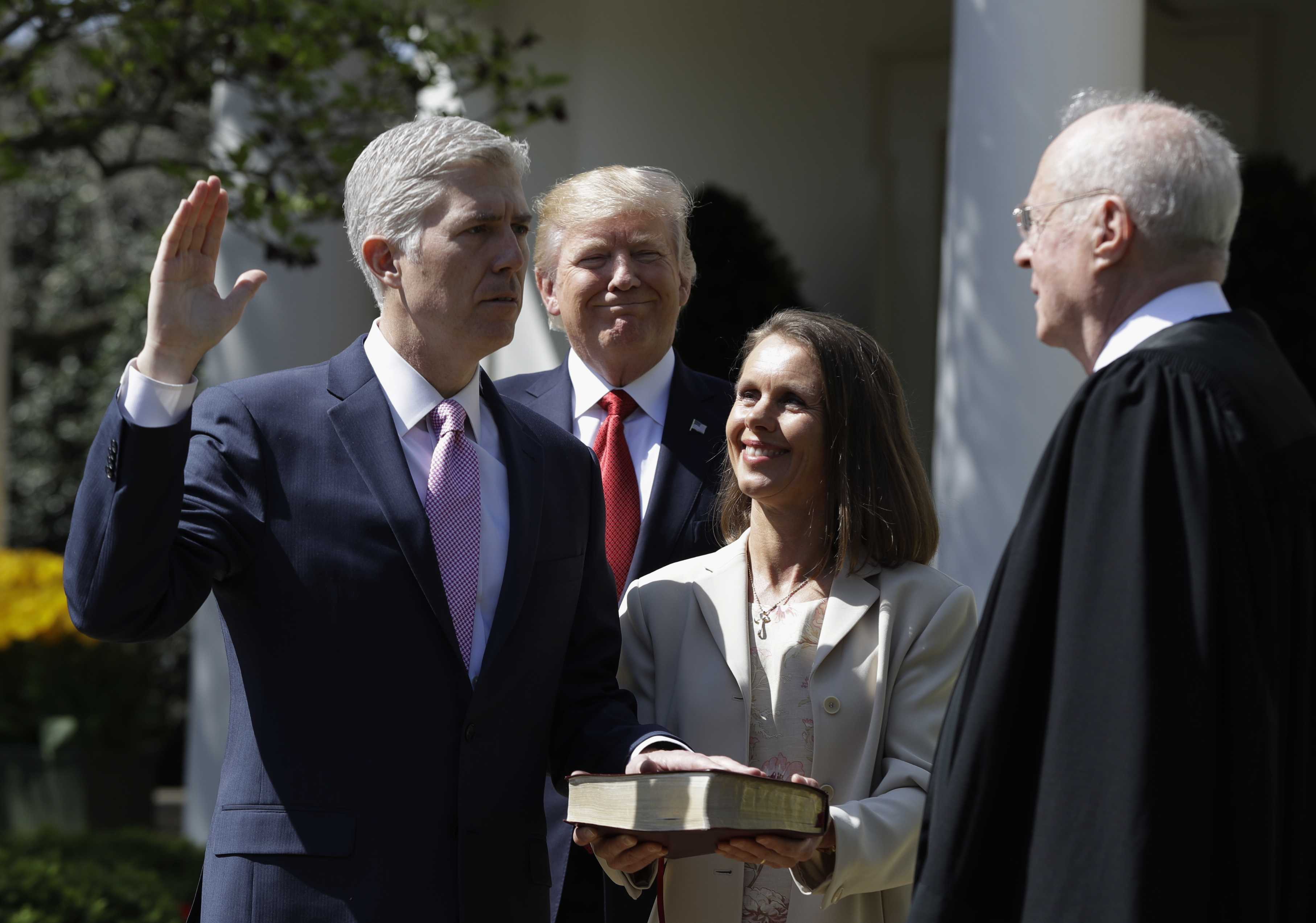 gorsuch-sworn-in-2-1491837664.jpg