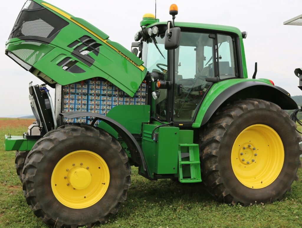 John-Deere-SESAM-electric-tractor-1024x772.jpg