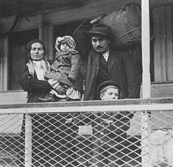 italian-immigrants-1.jpg