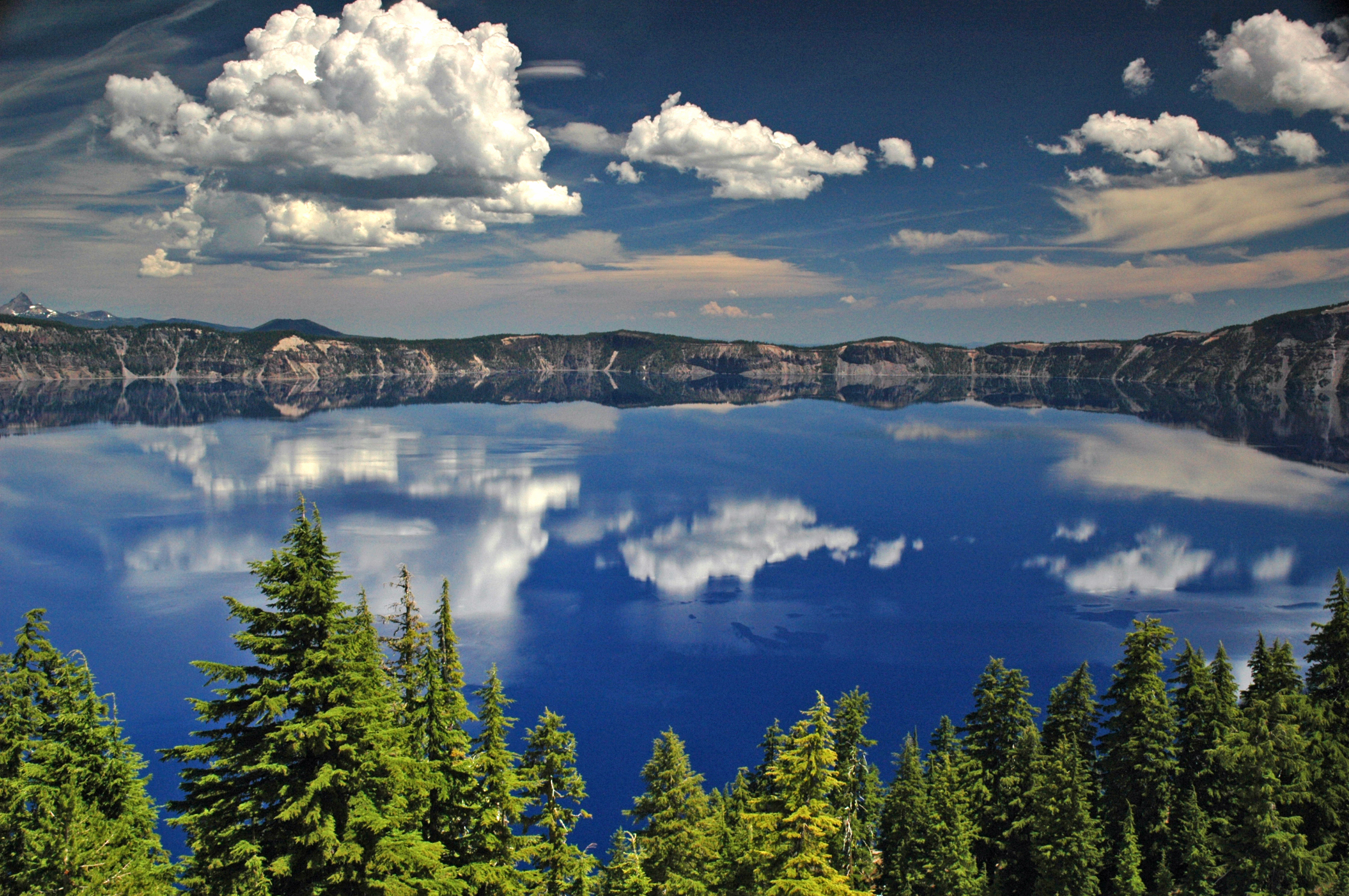 Crater_Lake_National_Park_Oregon.jpg