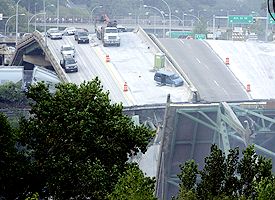 mlb_ap_bridge_collapse_275.jpg