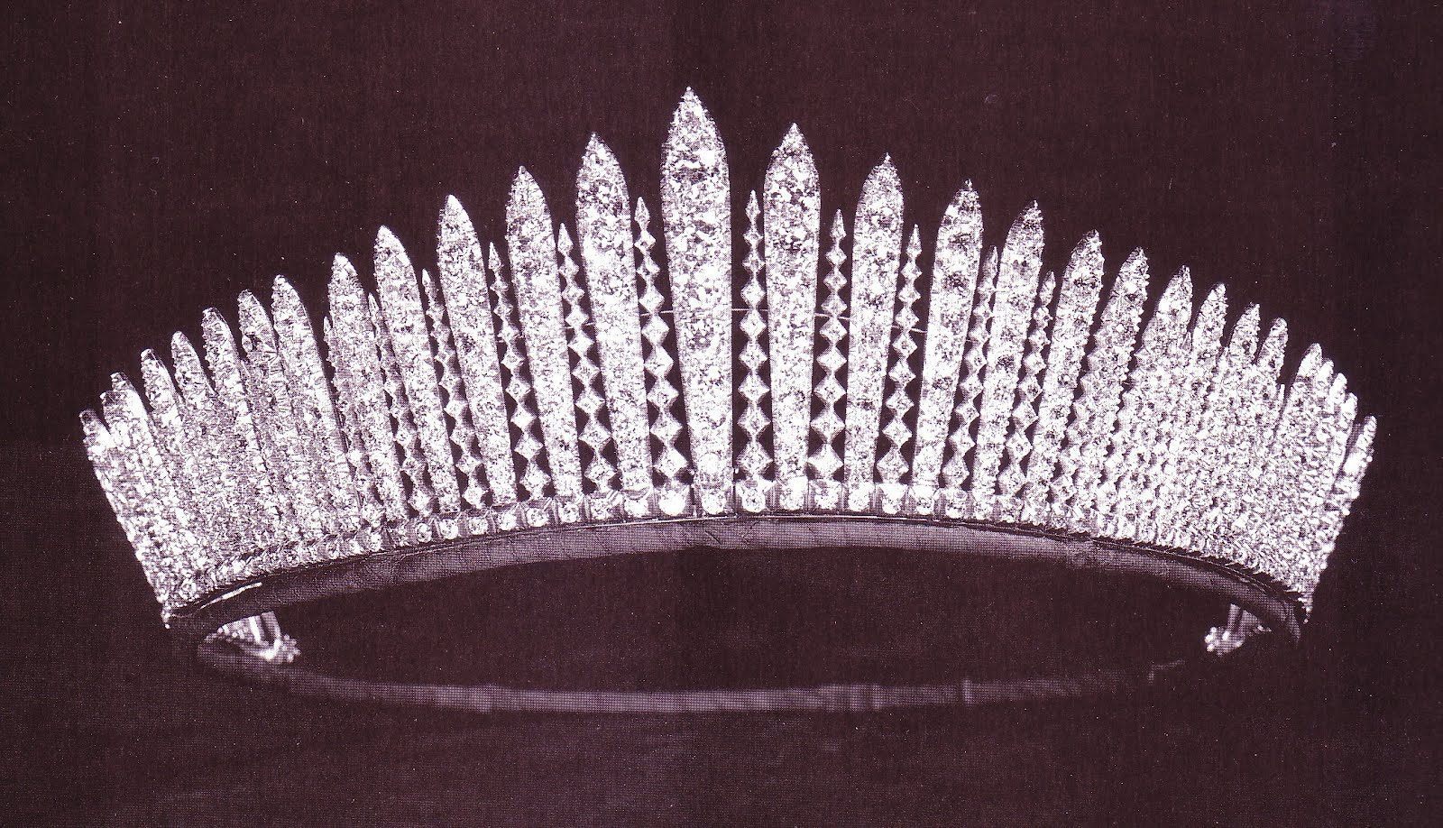 gracie%2Bjewellery%2Bhanoverian%2Btiara.jpg
