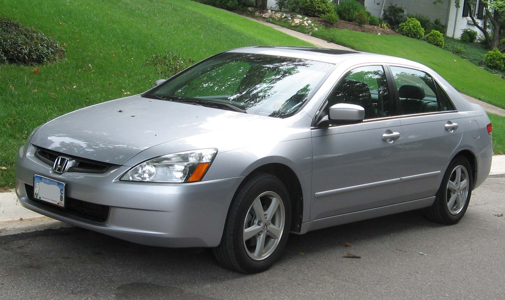 2003-2004_Honda_Accord_EX_sedan.jpg