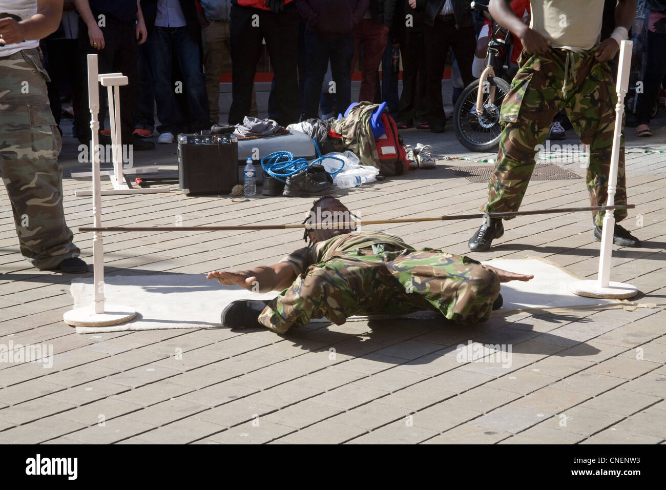 uk-young-coloured-man-entertaining-street-crowd-doing-limbo-dance-CNENW3.jpg