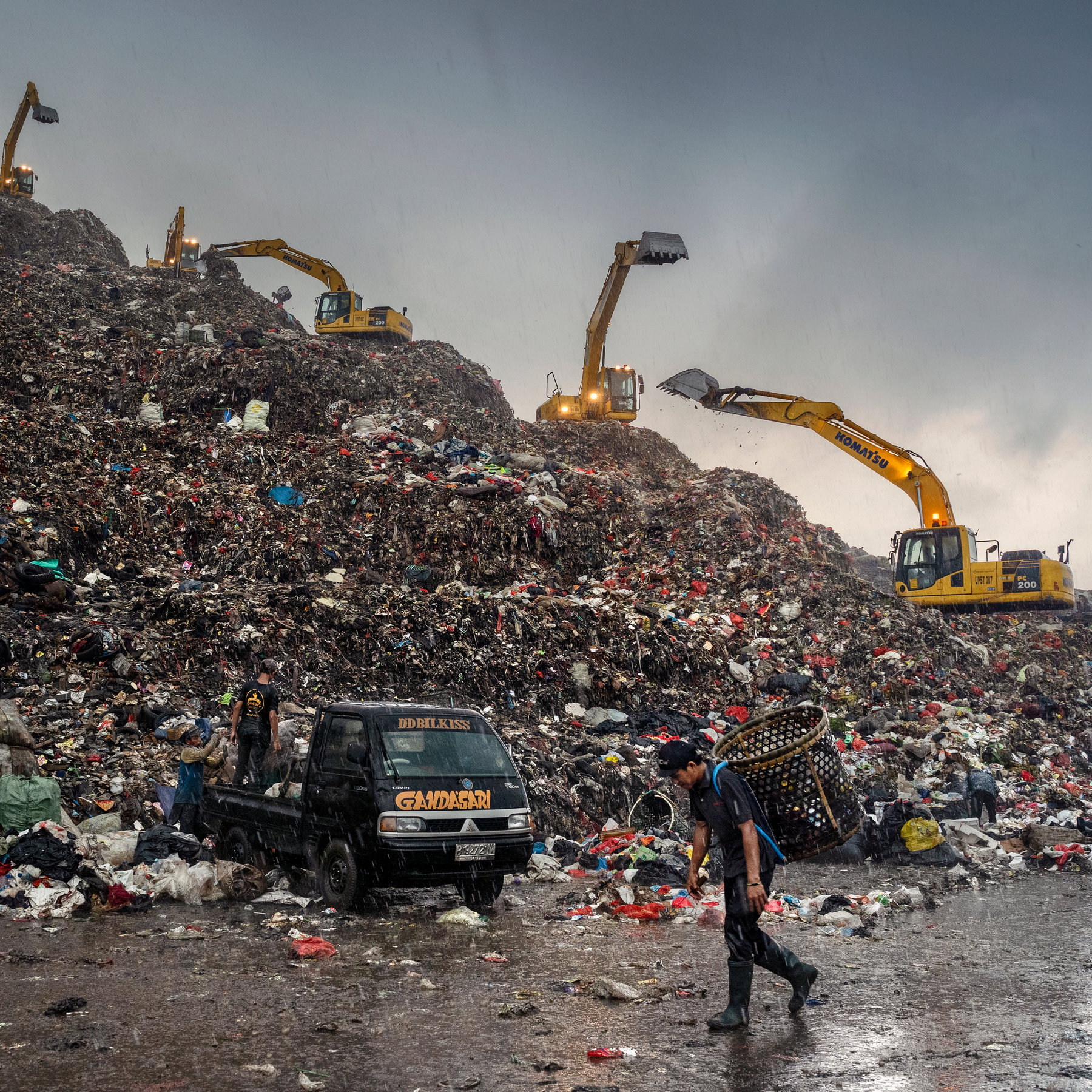00indonesia-trash-dispatch-4-mobileMasterAt3x.jpg